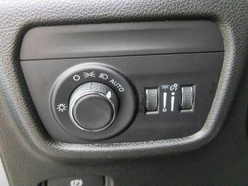 New 2025 Jeep Grand Cherokee L Altitude image 18