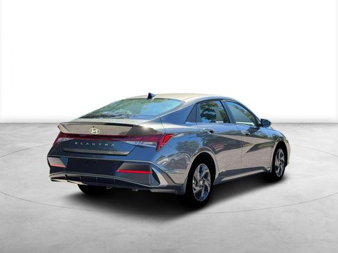 New 2026 Hyundai Elantra SEL Sport Premium FWD image 7