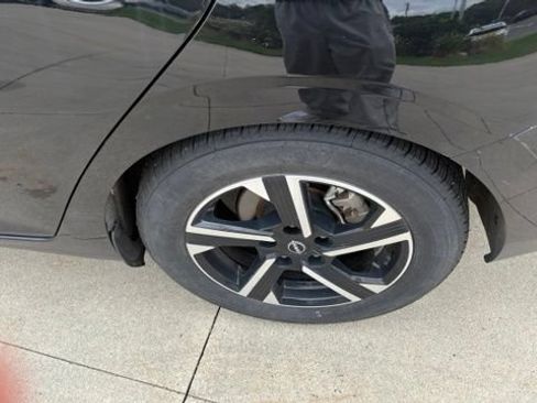 Used 2025 Nissan Sentra SV FWD image 11