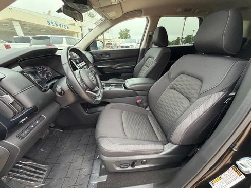 Used 2025 Nissan Pathfinder SV FWD image 11