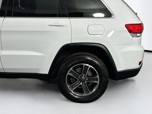 Used 2018 Jeep Grand Cherokee Laredo AWD/4WD image 38