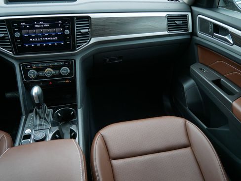 Certified 2023 Volkswagen Atlas SE image 10