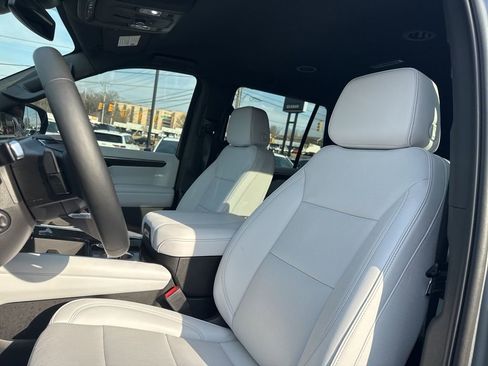 Used 2025 Chevrolet Tahoe Premier image 19