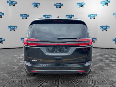 New 2026 Chrysler Pacifica Limited w/ S Appearance Package