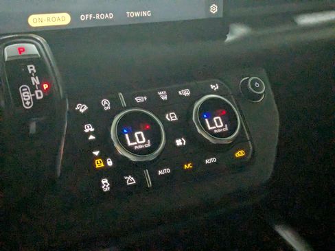 Used 2023 Land Rover Defender 110 X AWD/4WD image 17