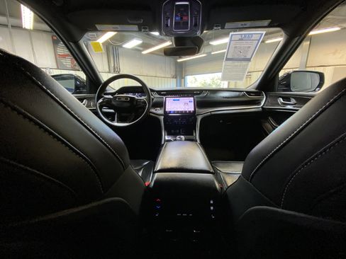 Used 2025 Jeep Grand Cherokee L Limited w/ Black Appearance Package image 20