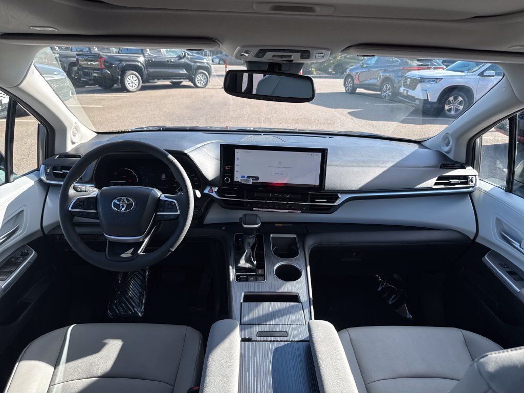 Used 2026 Toyota Sienna XLE AWD/4WD image 10