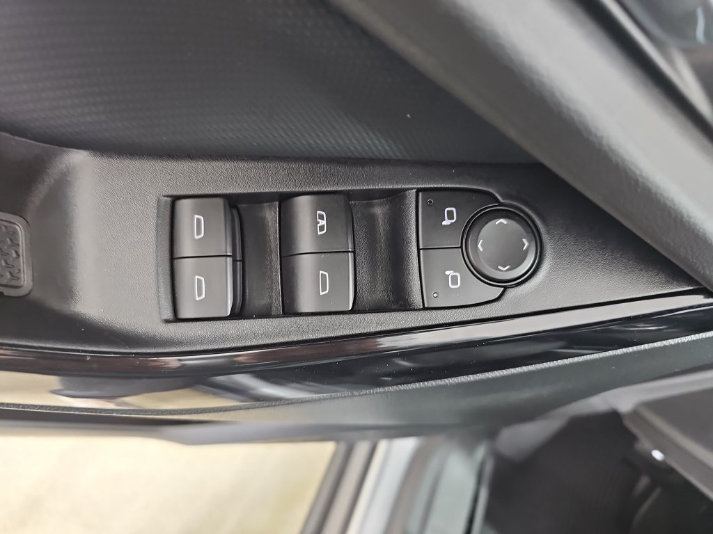 Certified 2026 Chevrolet Equinox LT AWD/4WD image 33