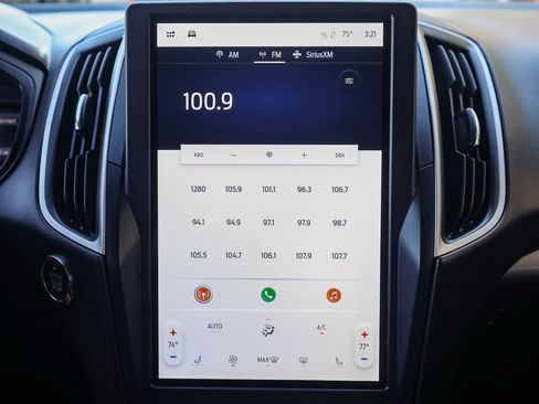 Used 2023 Ford Edge SEL image 35