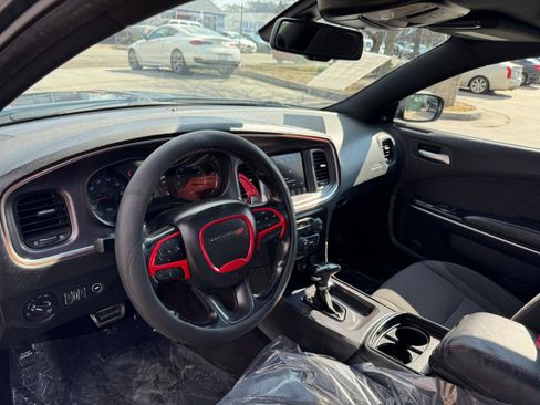 Used 2017 Dodge Charger R/T w/ Blacktop Package image 12