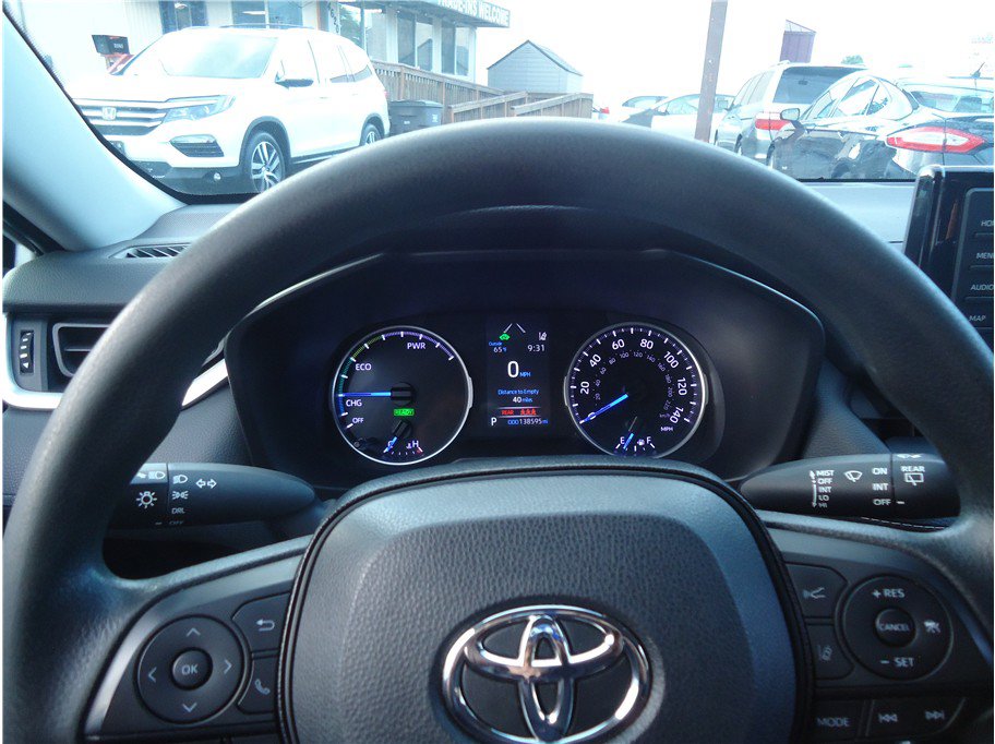 Used 2019 Toyota RAV4 LE w/ Carpet Mat Package AWD/4WD image 28