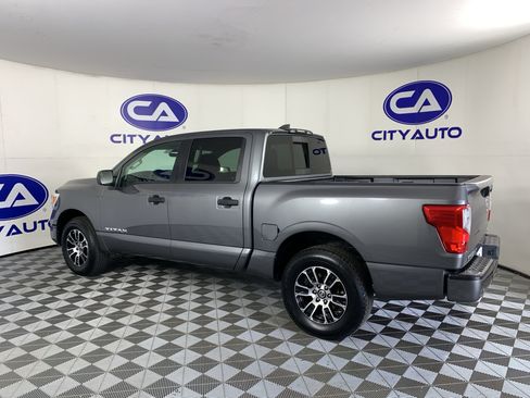 Used 2022 Nissan Titan SV RWD image 5