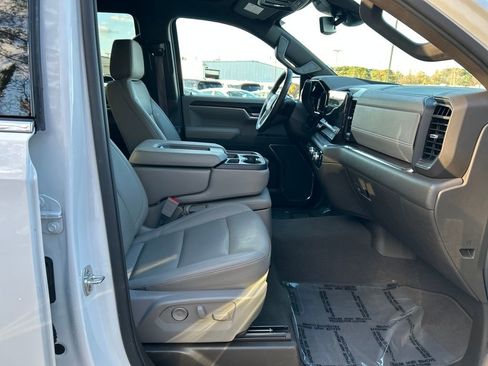 Used 2025 GMC Sierra 1500 SLT image 32