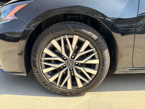Certified 2025 Nissan Altima 2.5 SV FWD image 3