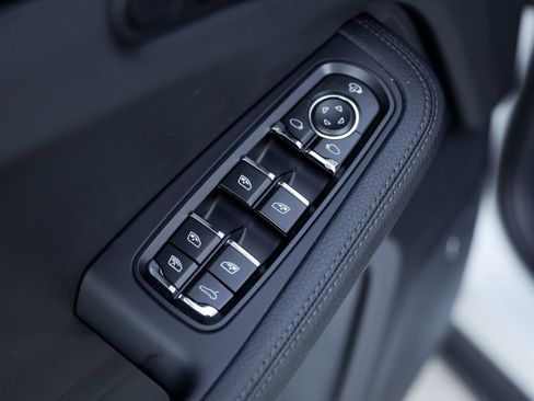 New 2026 Porsche Macan image 33