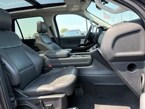 Used 2025 Ford Expedition Active AWD/4WD image 12