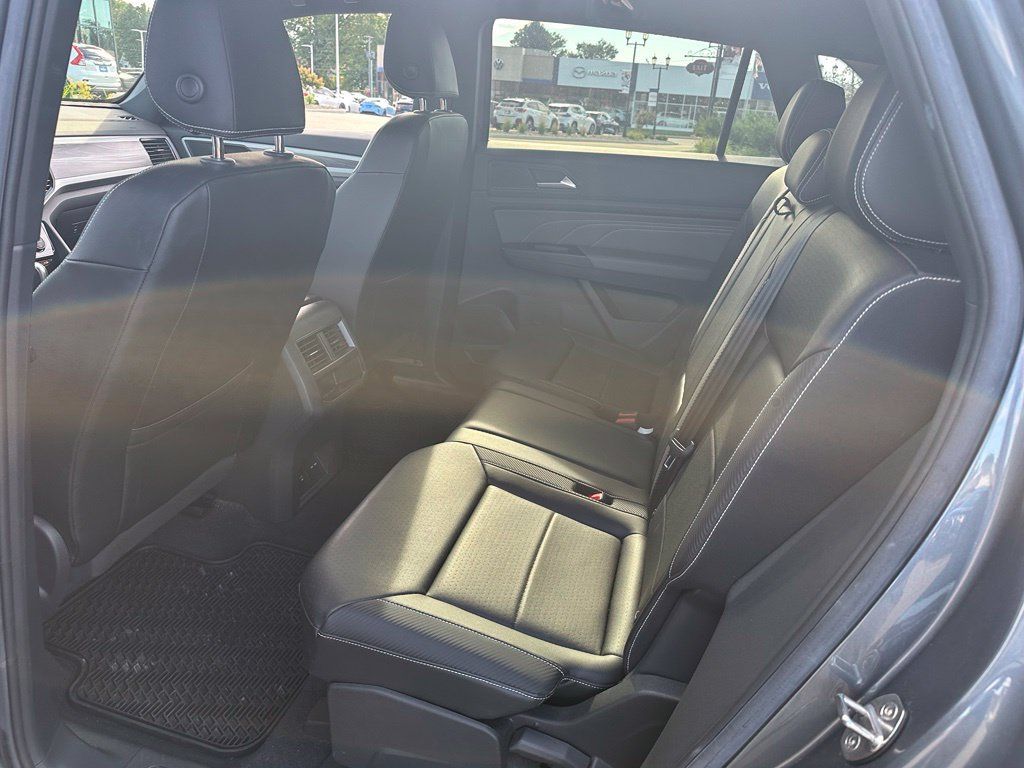 Certified 2023 Volkswagen Atlas Cross Sport SE FWD image 8