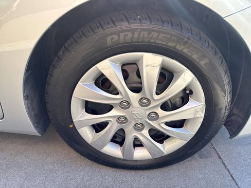 Used 2013 Hyundai Elantra GLS image 25