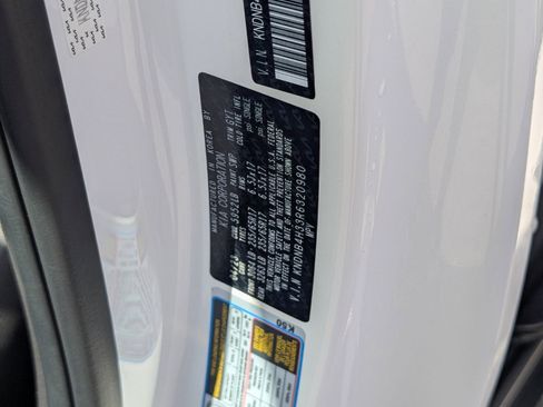 Certified 2024 Kia Carnival LX image 34