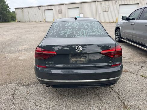 Used 2018 Volkswagen Passat 2.0T R-Line w/ R-Line Lighting Package FWD image 7
