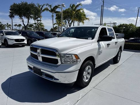 Used 2022 RAM 1500 Classic SLT RWD image 9