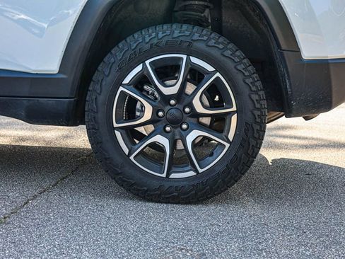 Used 2024 Jeep Compass Trailhawk image 15