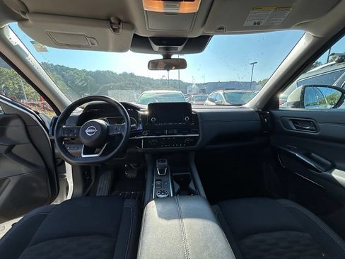 Used 2024 Nissan Pathfinder SV AWD/4WD image 7