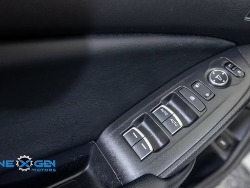 Used 2018 Honda Accord Touring image 12