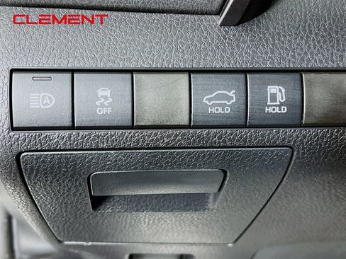 Used 2022 Toyota Camry SE FWD image 13
