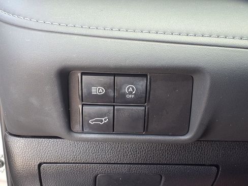 Used 2024 Toyota Highlander XSE FWD image 12
