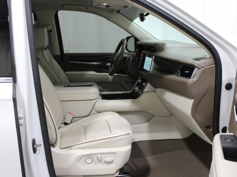 Used 2022 GMC Yukon XL Denali w/ Advanced Technology Package image 39