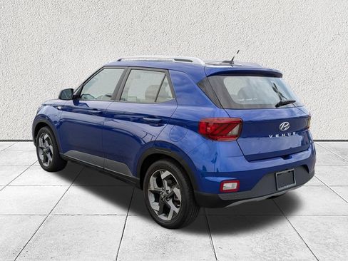 Used 2024 Hyundai Venue Limited FWD image 5