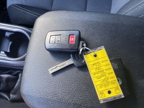 Used 2021 Toyota Tacoma TRD Off-Road image 2