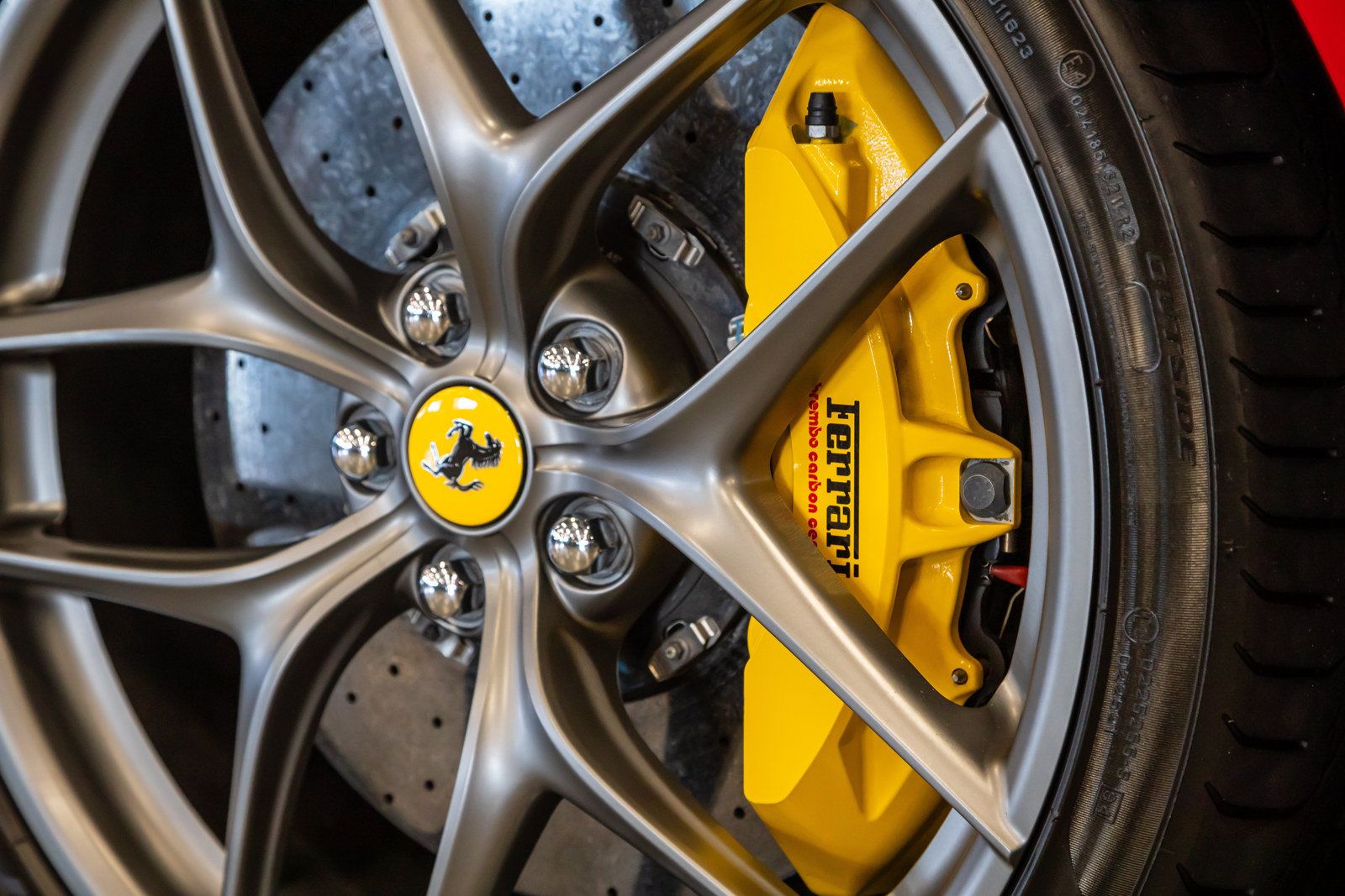 Used 2016 Ferrari F12 Berlinetta RWD image 19