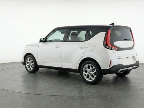 Used 2025 Kia Soul LX w/ LX Technology Package image 6