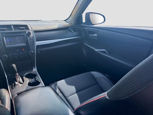 Used 2017 Toyota Camry SE FWD image 21