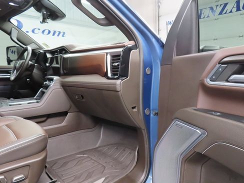 Used 2024 GMC Sierra 3500 Denali w/ Denali Reserve Package image 32