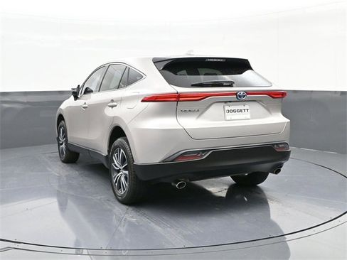 Used 2024 Toyota Venza LE image 8