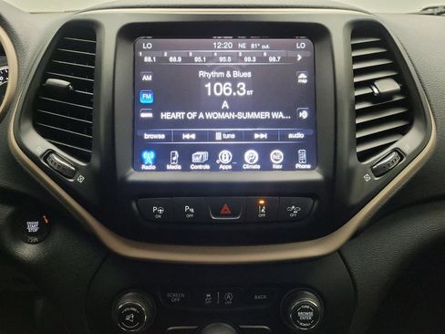 Used 2018 Jeep Cherokee Limited w/ Technology Group image 25