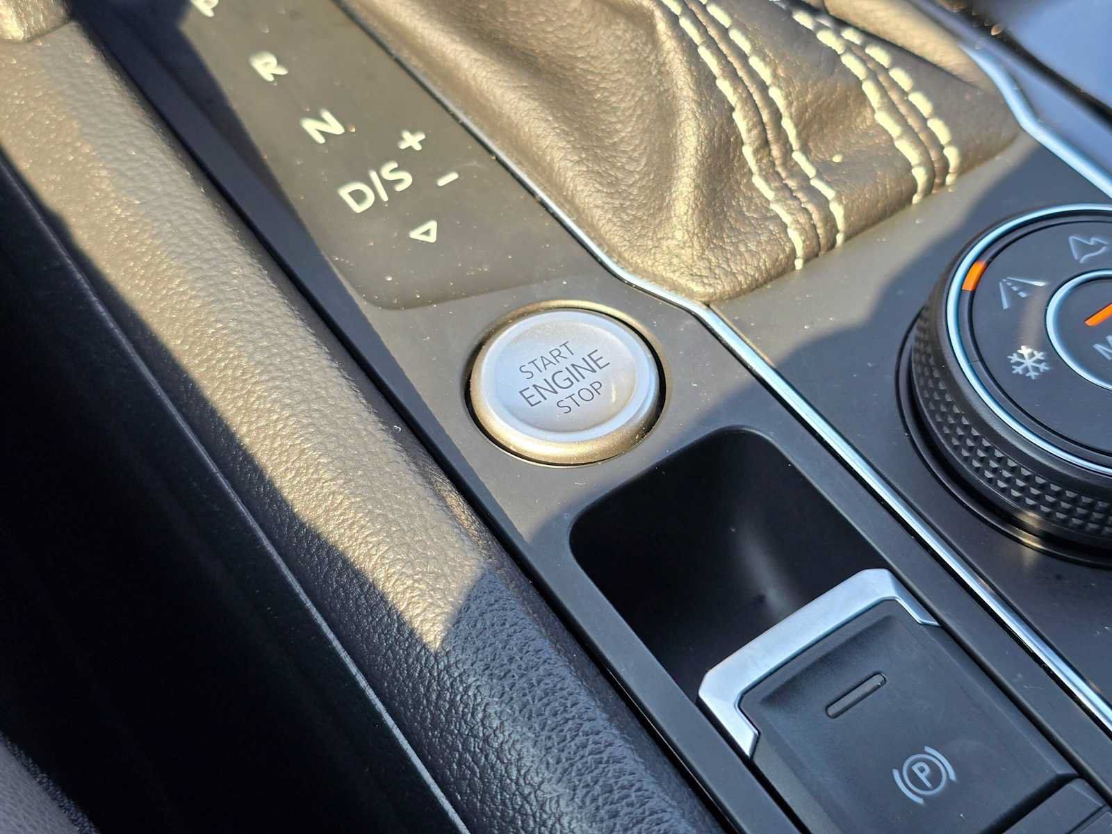 Used 2023 Volkswagen Atlas Cross Sport SEL Premium R-Line AWD/4WD image 32