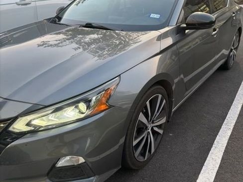Used 2020 Nissan Altima 2.5 SR w/ Premium Package FWD image 1