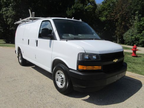 Used 2019 Chevrolet Express 2500 w/ Driver Convenience Package RWD image 15
