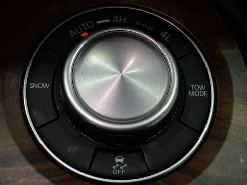 Used 2024 Nissan Armada SL w/ Captain's Chairs Package image 24