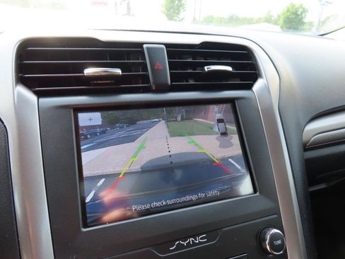 Used 2020 Ford Fusion SE FWD image 27