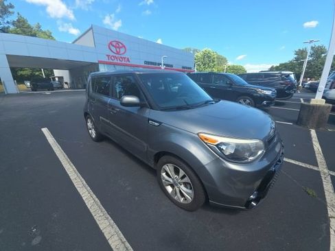 Used 2016 Kia Soul + FWD image 14
