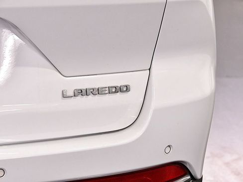 Used 2023 Jeep Grand Cherokee Laredo w/ Luxury Tech Group I AWD/4WD image 11