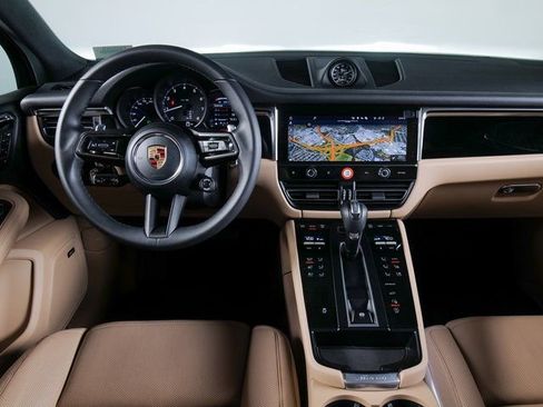 Certified 2026 Porsche Macan image 14