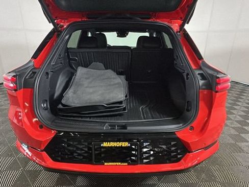 Used 2025 Chevrolet Equinox EV RS FWD image 28