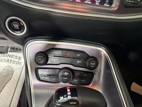 Used 2016 Dodge Challenger SXT w/ Driver Convenience Group image 31