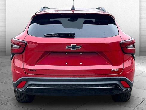 New 2026 Chevrolet Trax RS w/ Sunroof Package FWD image 4